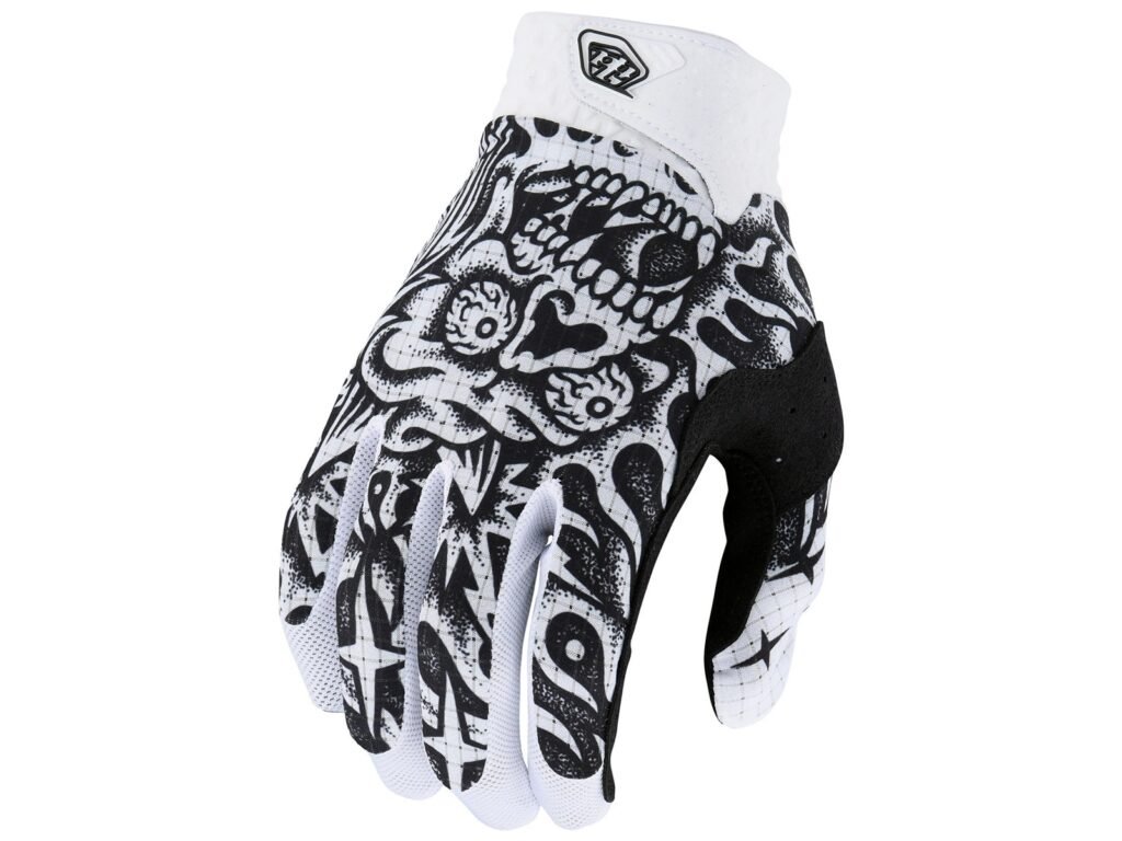 máximo tacto con los troy lee desings